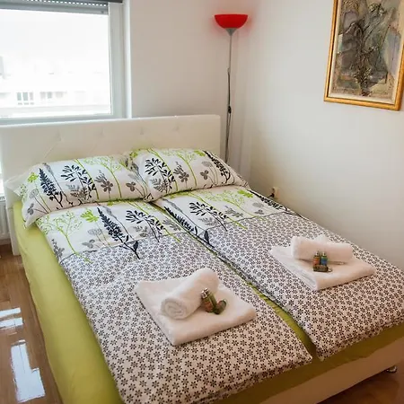 Apartman Titanic Lux * Тузла